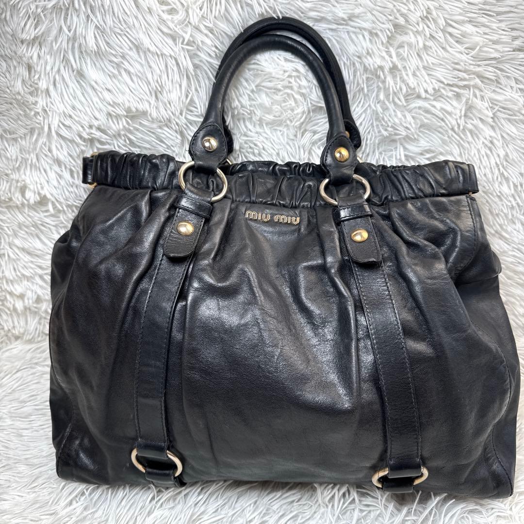 ミュウミュウ　ハンドバッグ　ヴィッテロリュクス レザー ハンドバッグ トート 黒