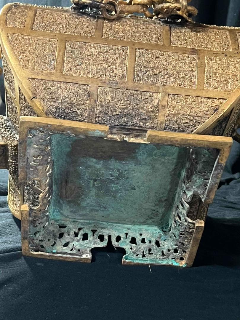 商周から戦国時代 金銅螭龍瑞獣羽文双糸壺 方