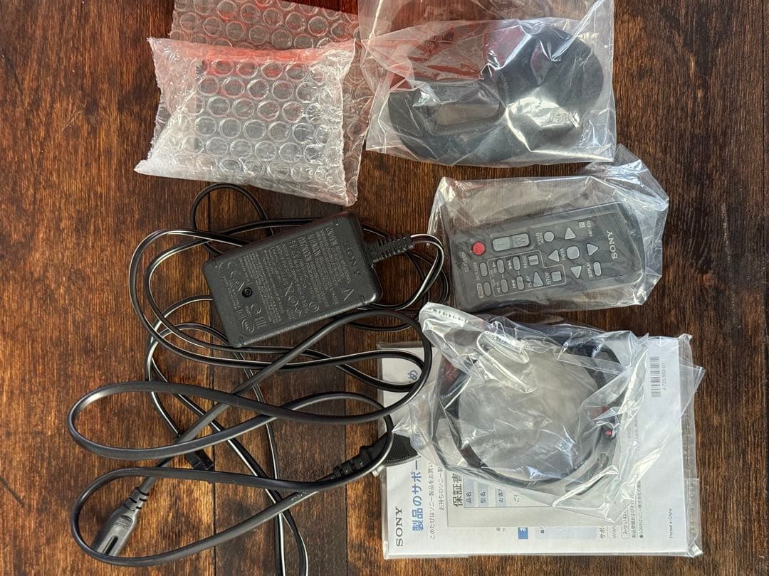 SONY FDR-AX700 4K ハンディカム　256GBメモリカード２枚付き