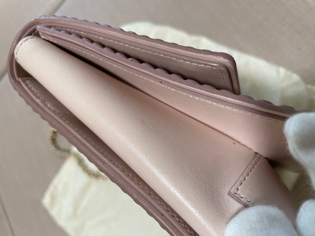 Salvatore Ferragamo フェラガモ ヴァラ チェーンバッグ