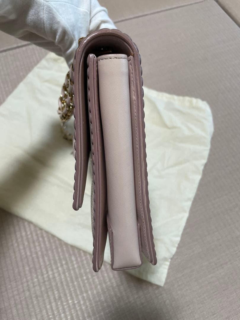 Salvatore Ferragamo フェラガモ ヴァラ チェーンバッグ