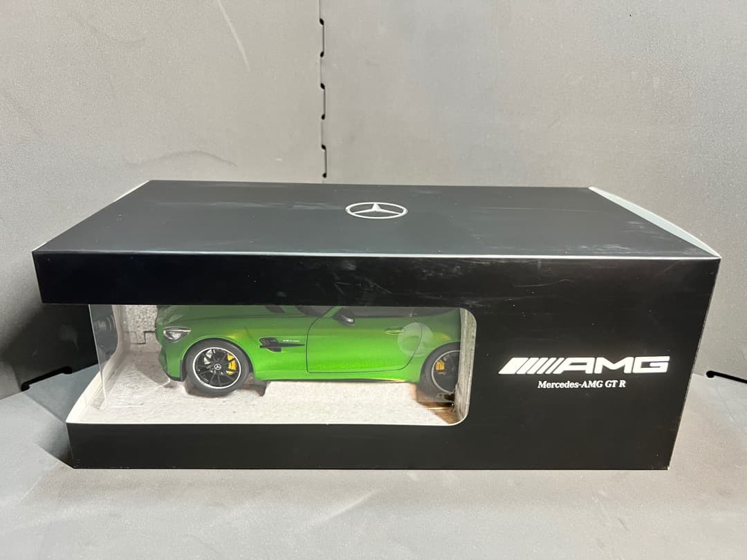 ミニカー Mercedes-AMG GT-RGreen Light Magno(1/18)
