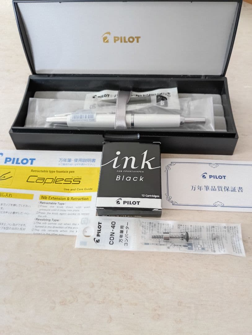 PILOT 万年筆 パールホワイト 細字 FCT-15SR-PWF　新品、未使用 PILOT パイロット 万年筆 キャップレス・デシモ FCT-15SR-PW パール