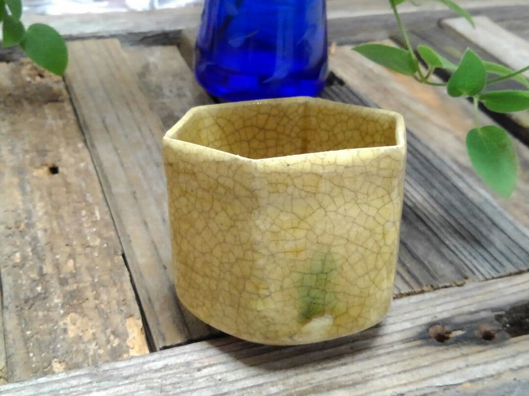 黄瀬戸 ぐい飲み 四方桟 桐箱付き ぐい飲み 美濃焼 骨董品 黄瀬戸 ぐい飲み