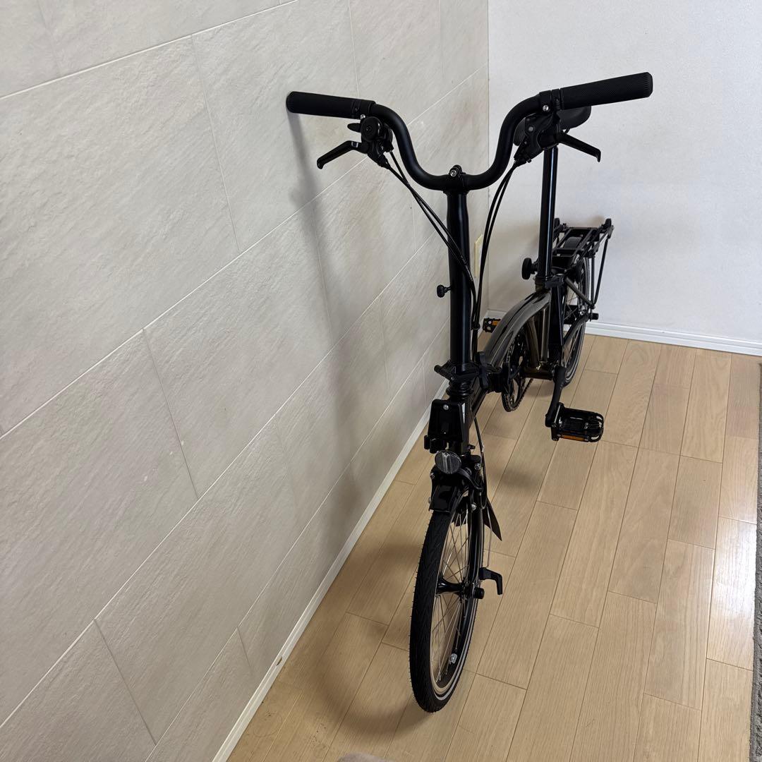 【BROMPTON】 《ブラックラッカー》2024年製 M6R折りたたみ自転車