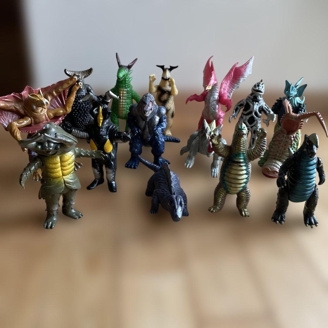 ウルトラマンシリーズ 怪獣フィギュア 15体セット - メルカリ