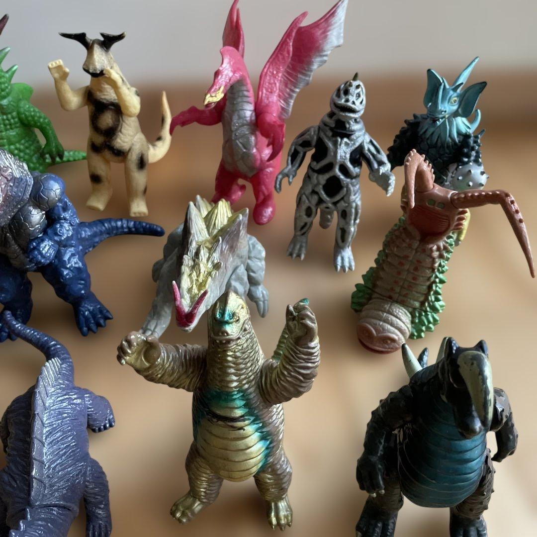 ウルトラマンシリーズ 怪獣フィギュア 15体セット - メルカリ