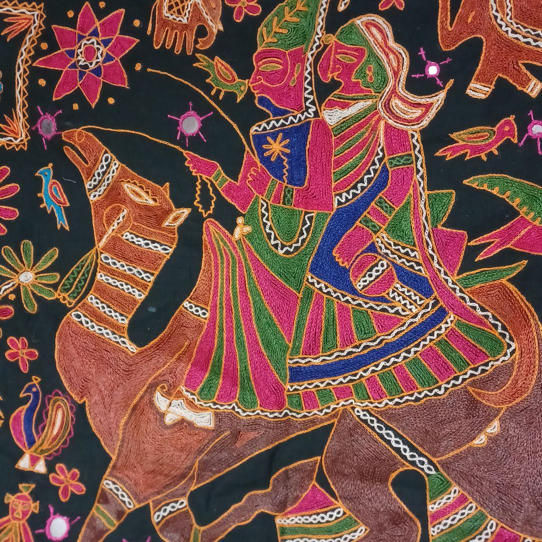 刺繍タペストリー　インテリア雑貨