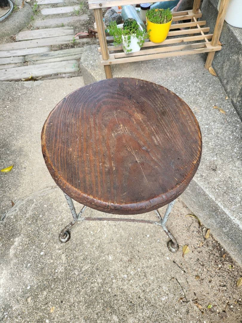 鉄脚 スツール　丸椅子　3本脚　ヴィンテージ　アンティーク