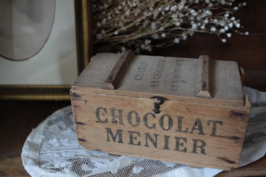 ショコラティエ『ショコラムニエ』の小さな木箱/ドール・アン