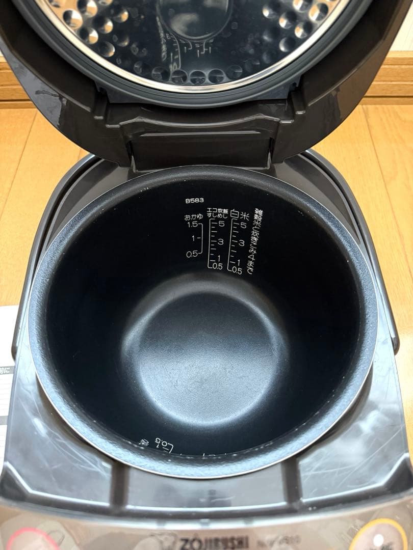 2021年製 象印 IH炊飯ジャー NW-VS10 プラチナ厚釜