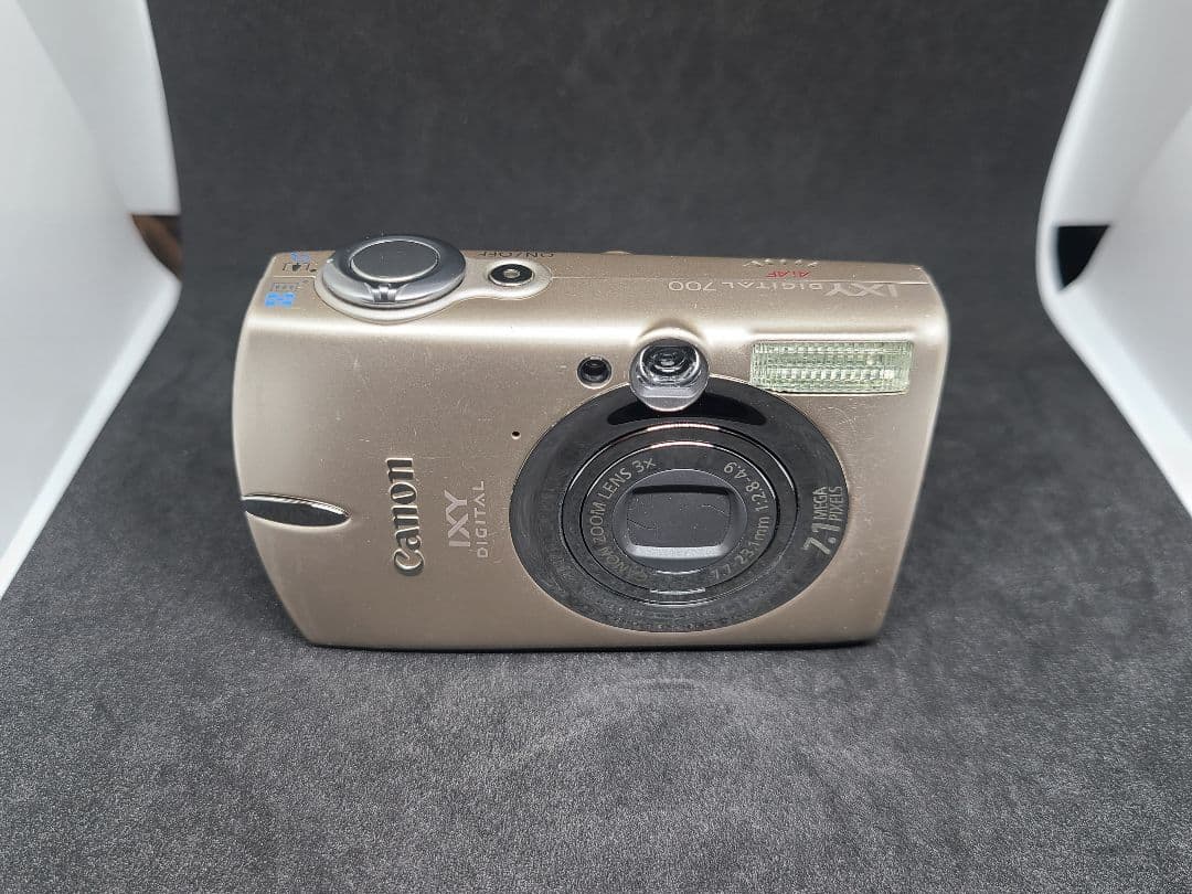 Canon IXY DIGITAL 700 Canon IXY DIGITAL 700