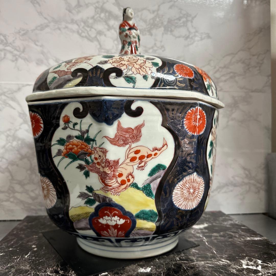 古伊万里、柿右衛門様式、特大女人蓋物、唐獅子、草加紋。　特製、桐箱。