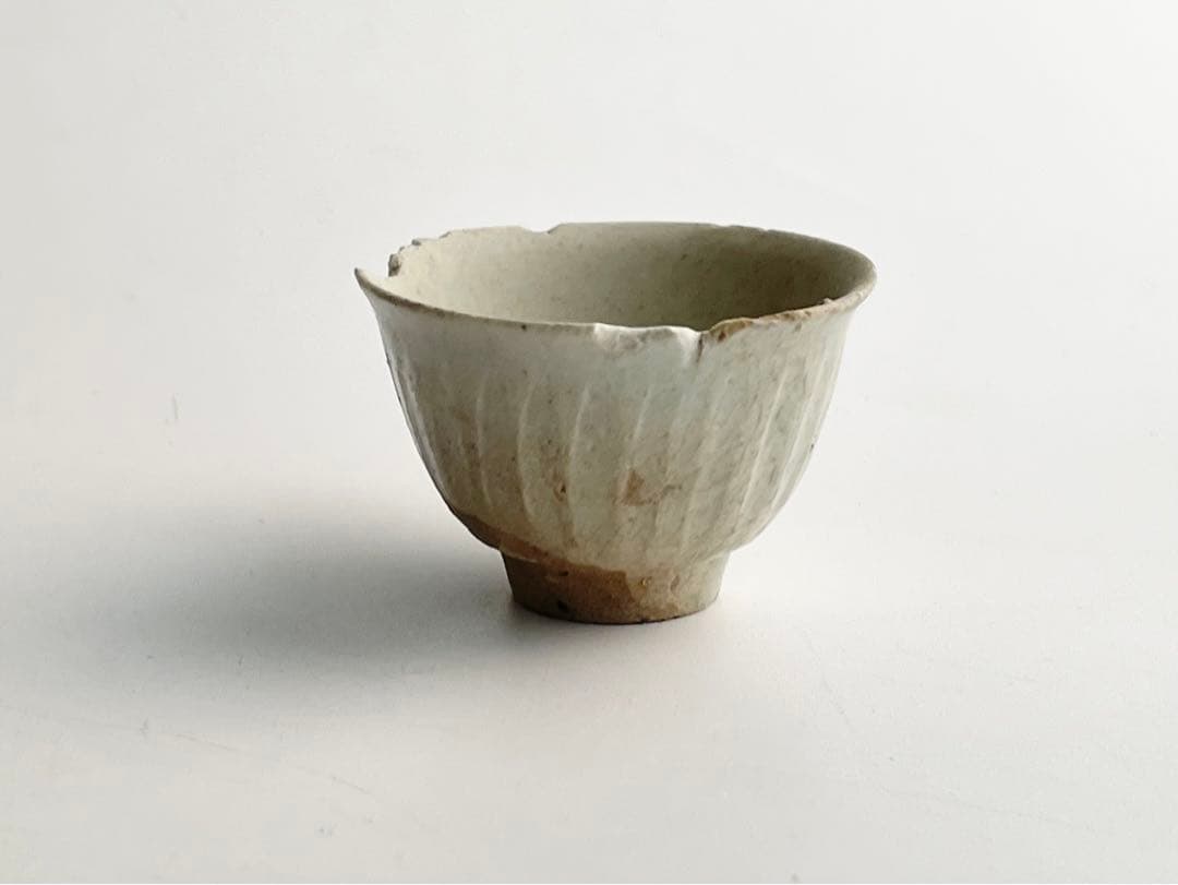 骨董 アンティーク 初期伊万里 白磁鎬盃 杯 酒器 猪口 陶片 出土 発掘