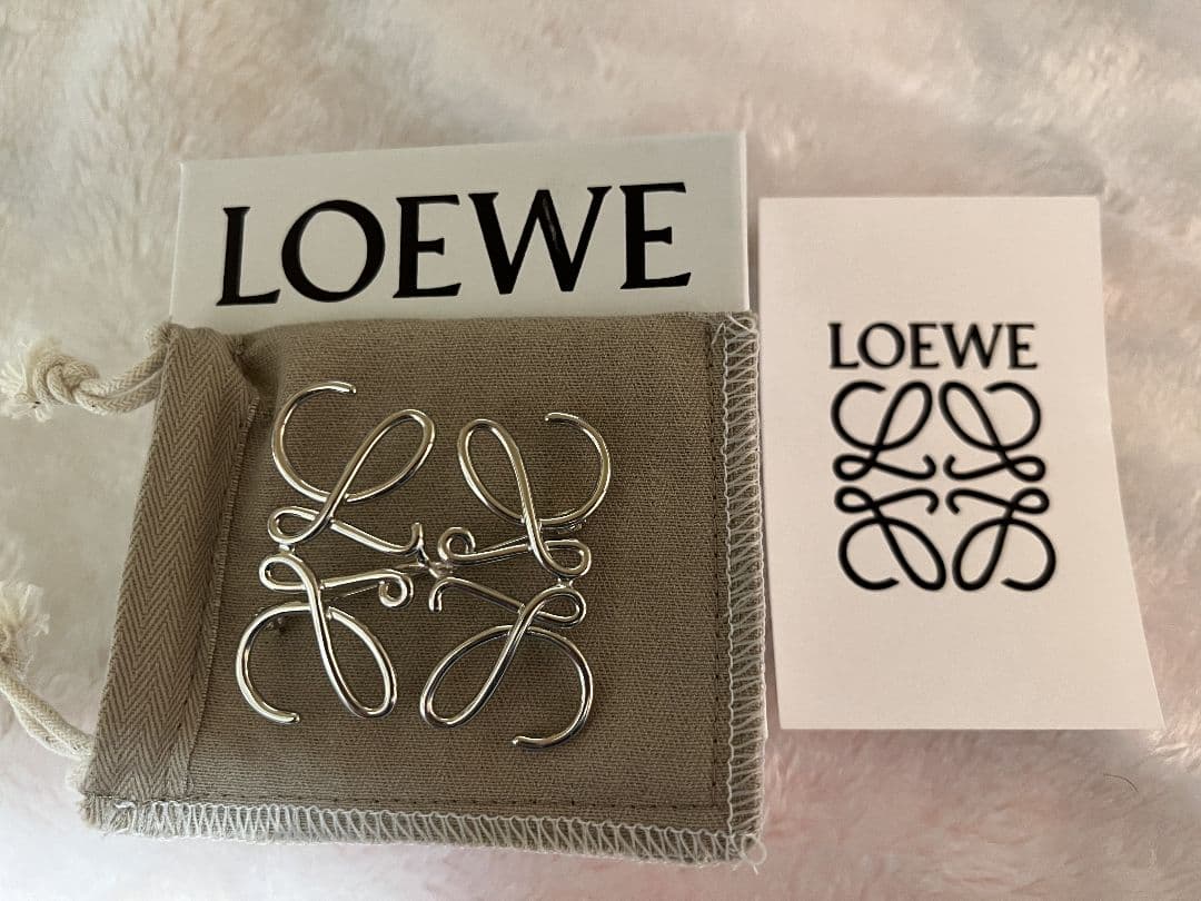 LOEWE ロエベブローチ シルバー 公式 ストア