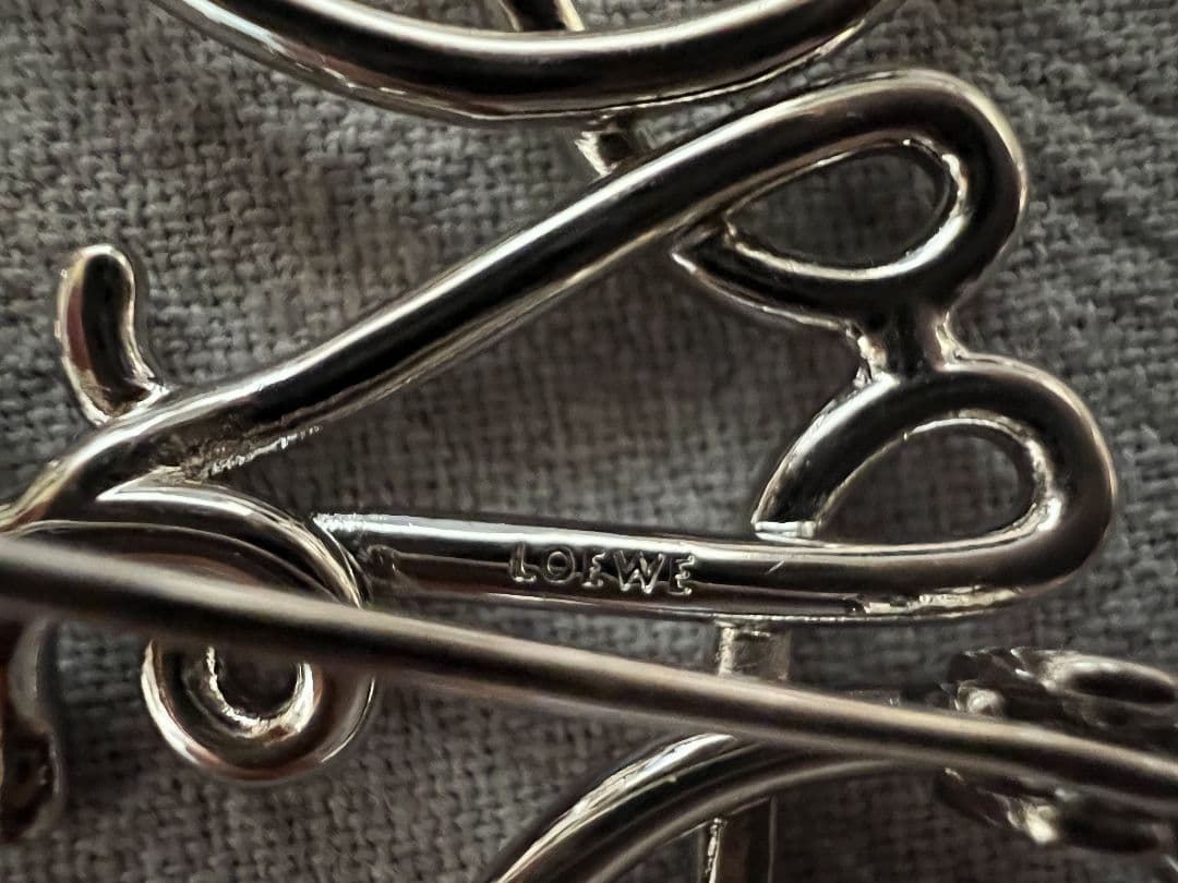 LOEWE ロエベブローチ シルバー 公式 ストア