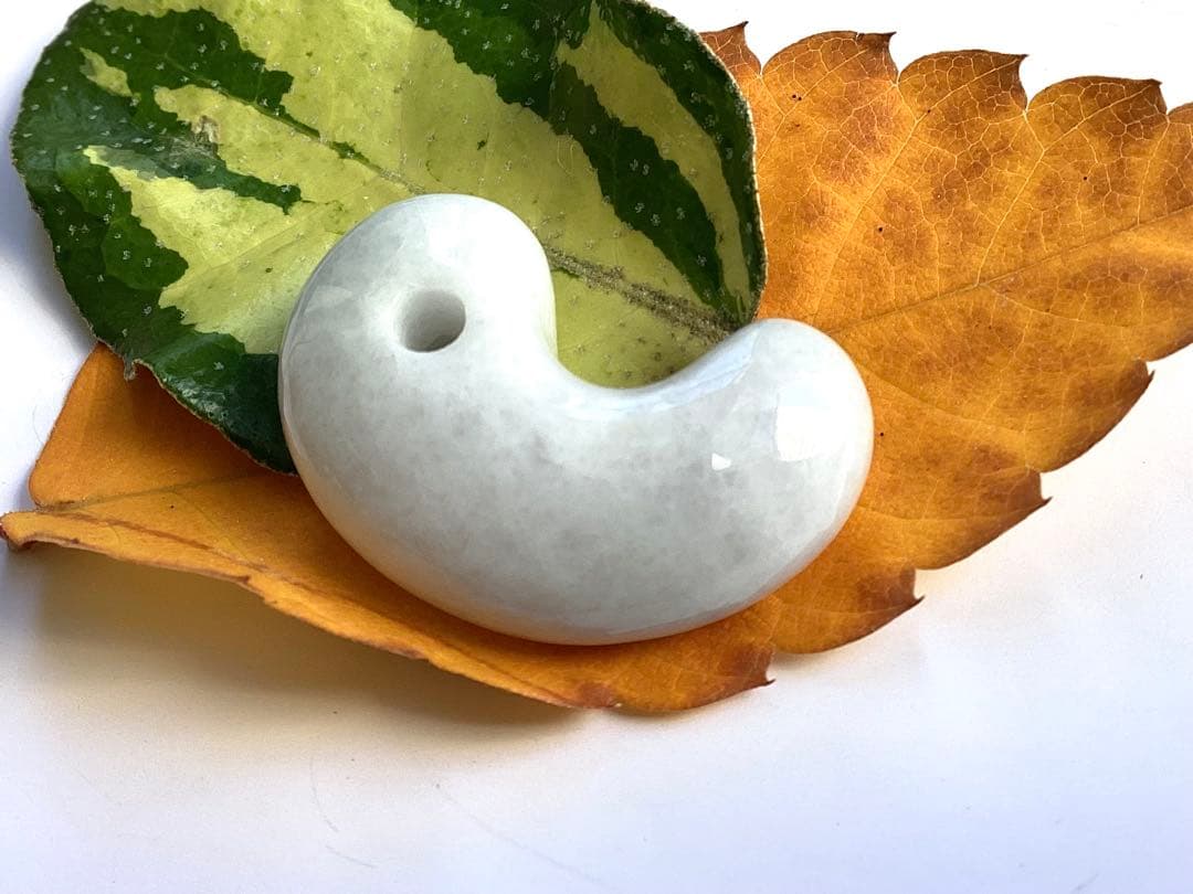 ✳️最後の1個 極上ラベンダー 糸魚川翡翠勾玉 お身近に本物の御守り石