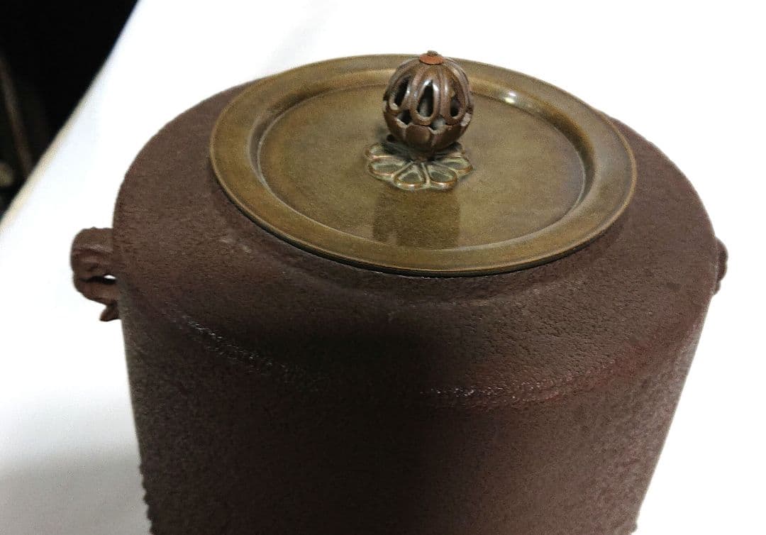 茶道具鉄製 茶釜 凹凸模様 木箱付き 美術品・アンティーク・コレクション