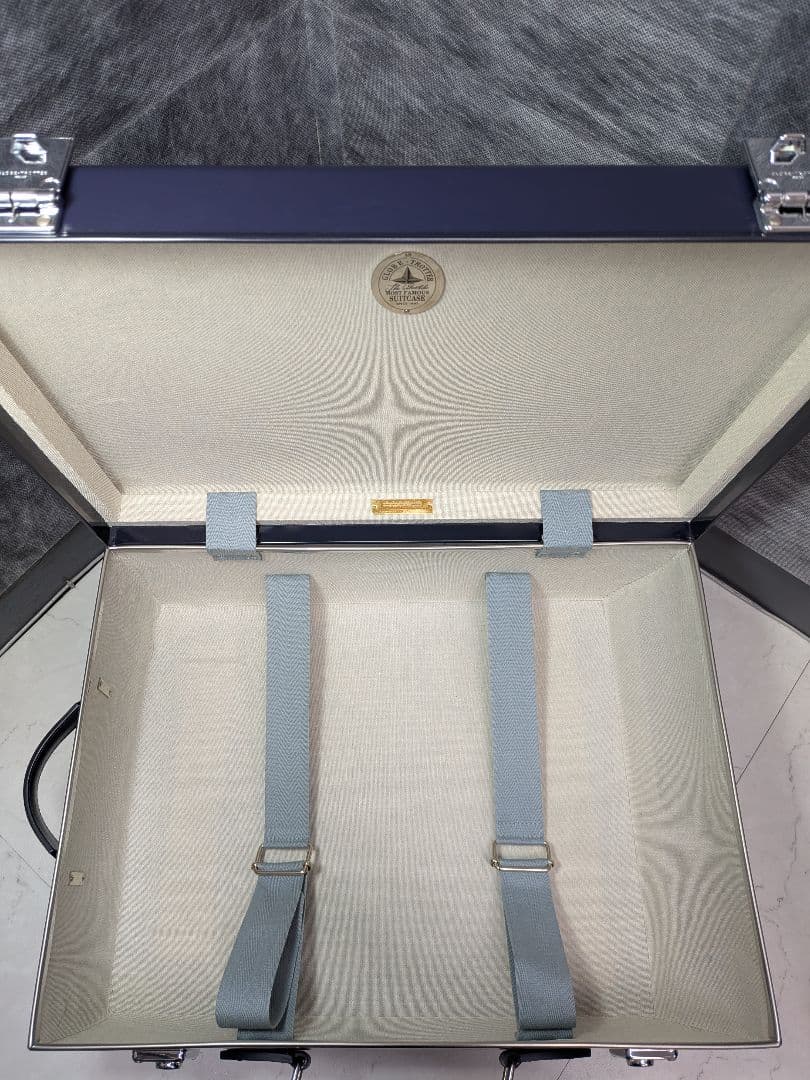 ②グローブトロッター ネイビー 2ホイール