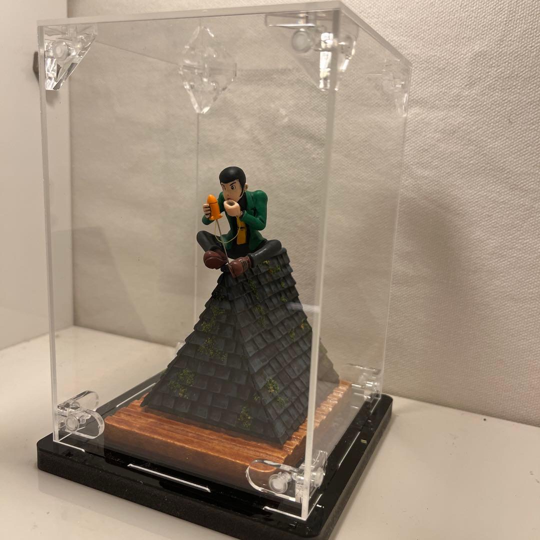 ルパン3世 カリオストロの城 屋根 プラモデル 全塗装 アクリルケース付