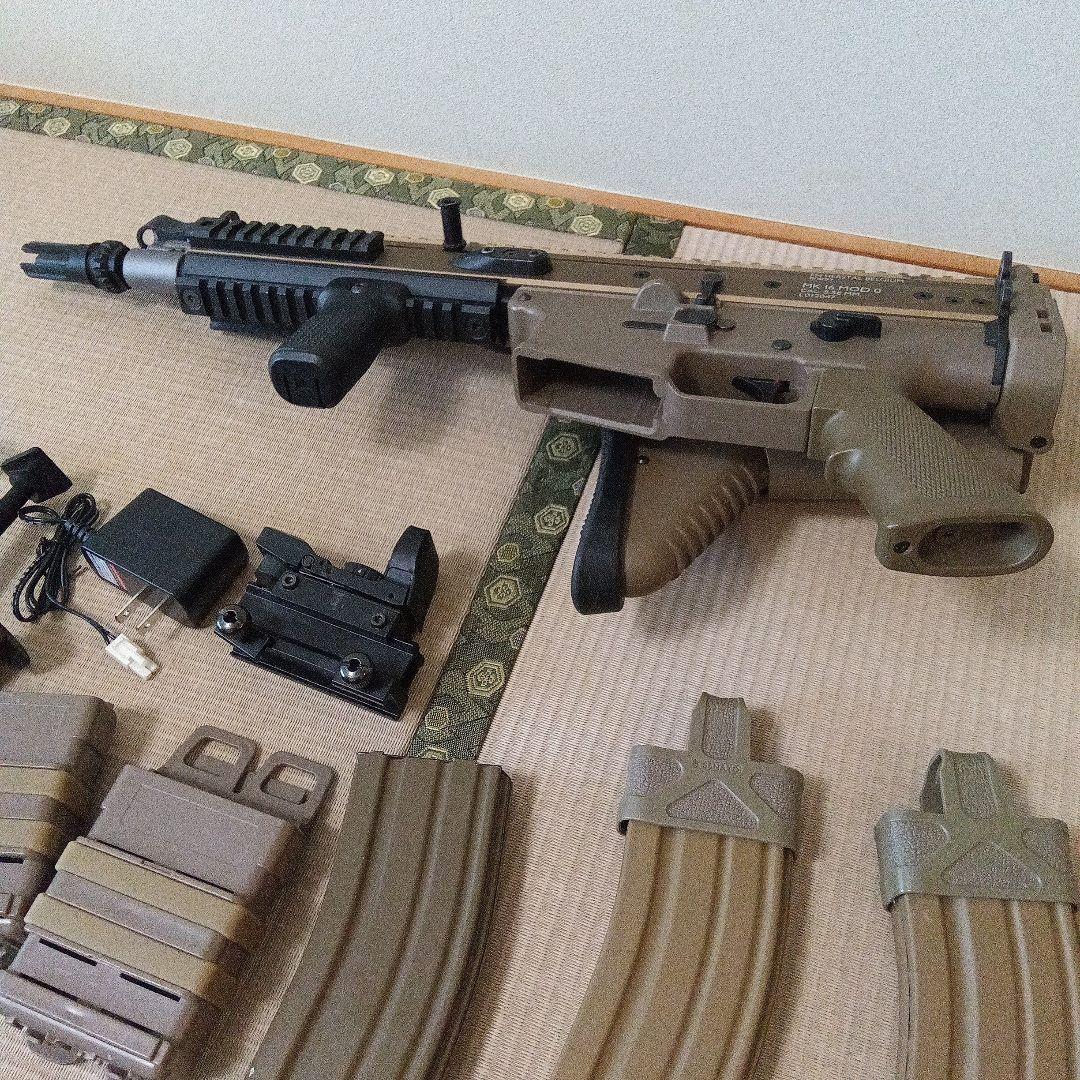 SCAR次世代電動ガン ドットサイト、マガジン4本・マガジンポーチ2つ他