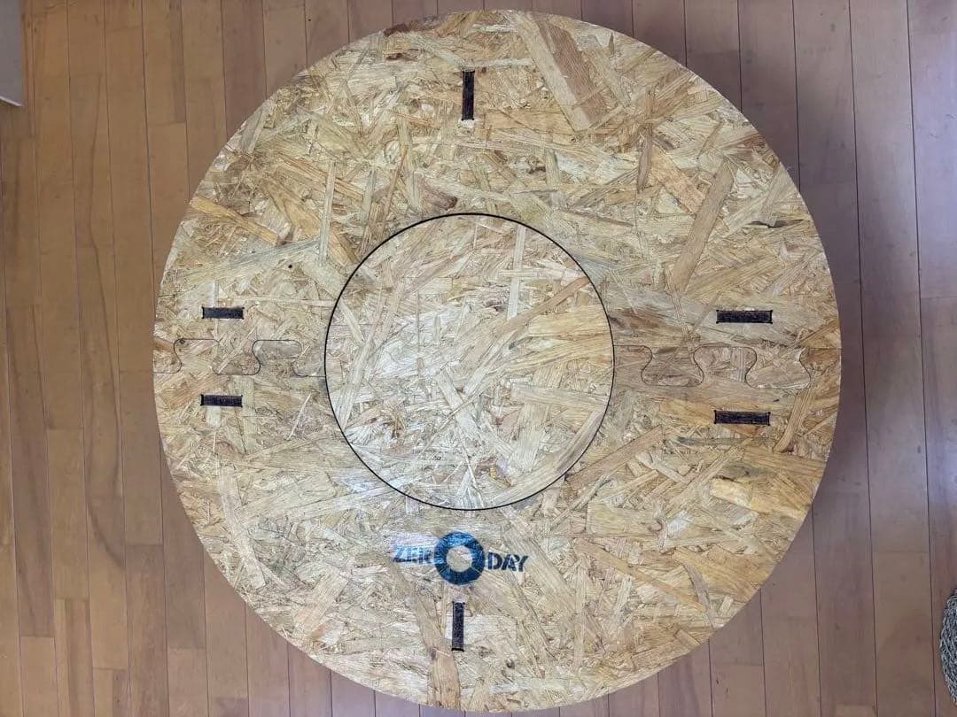 ZERODAYゼロデイのドーナツテーブル