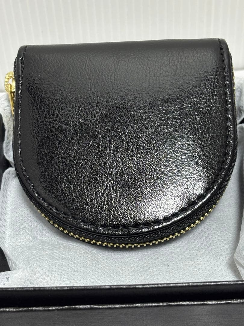 キ*e様 皇居限定　レザー ケース 黒 ゴールド装飾