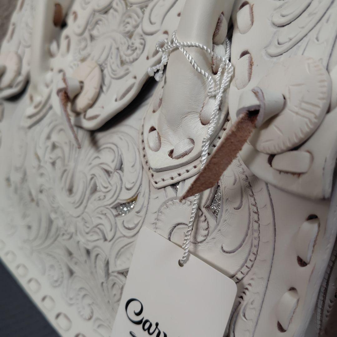 【専用です】グレイスコンチネンタル◇カービングバッグ◇白＆メタリック