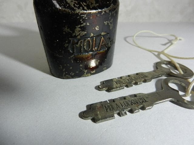古い希少な鉄道?錠前その2（ボディーに「MOLA」の刻印）