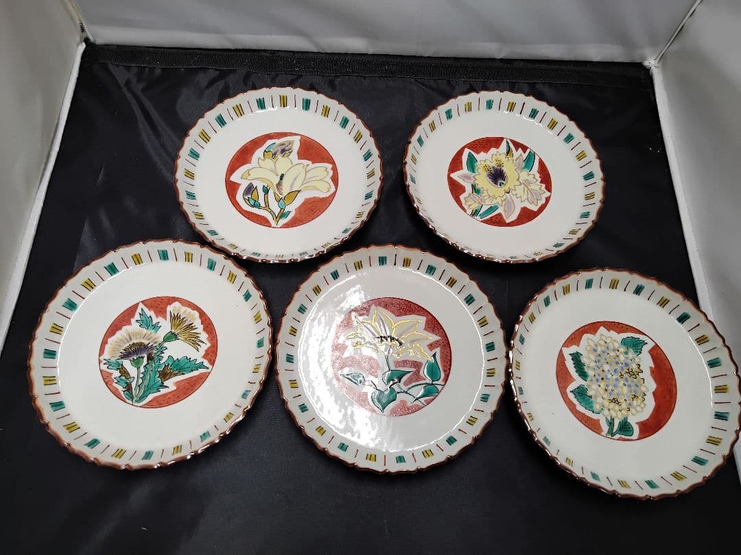 北出星光作　色絵金彩　競花文組皿　５客　共箱有　M１２７０