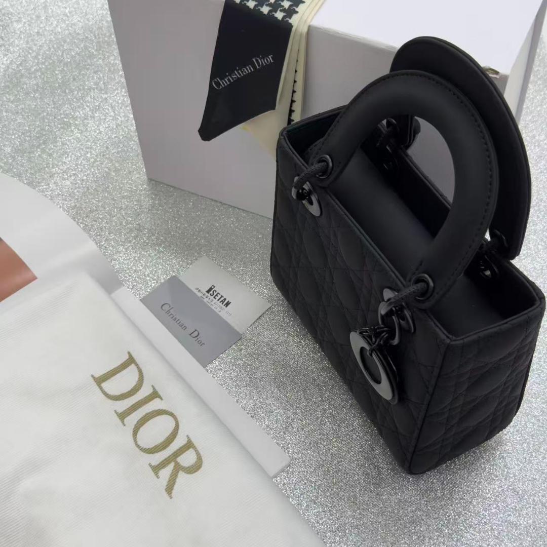 極美品 ブラックキルティングショルダーバッグ~~