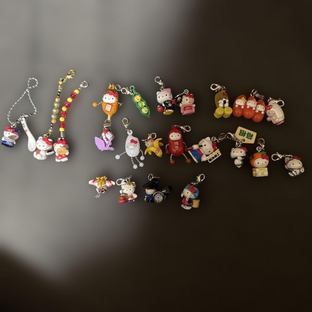 ご当地キティストラップ　根付け　231個＋チャーム22個まとめ売り