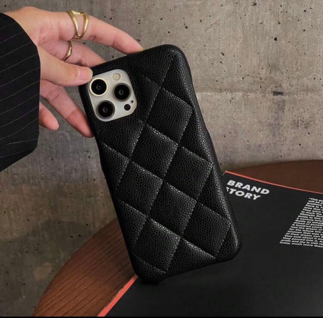 iPhone 17キルティングケース ブラック - メルカリ