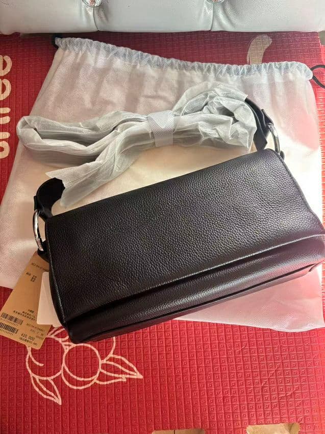 【美品】BEARDSLEY レザーボディバッグ