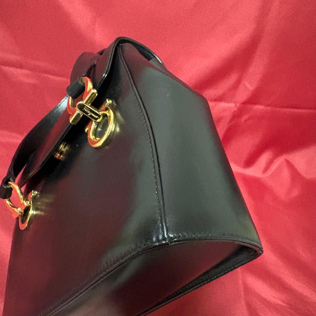 サルバトーレフェラガモ　2way ガンチーニ　ショルダーバッグ　レザー