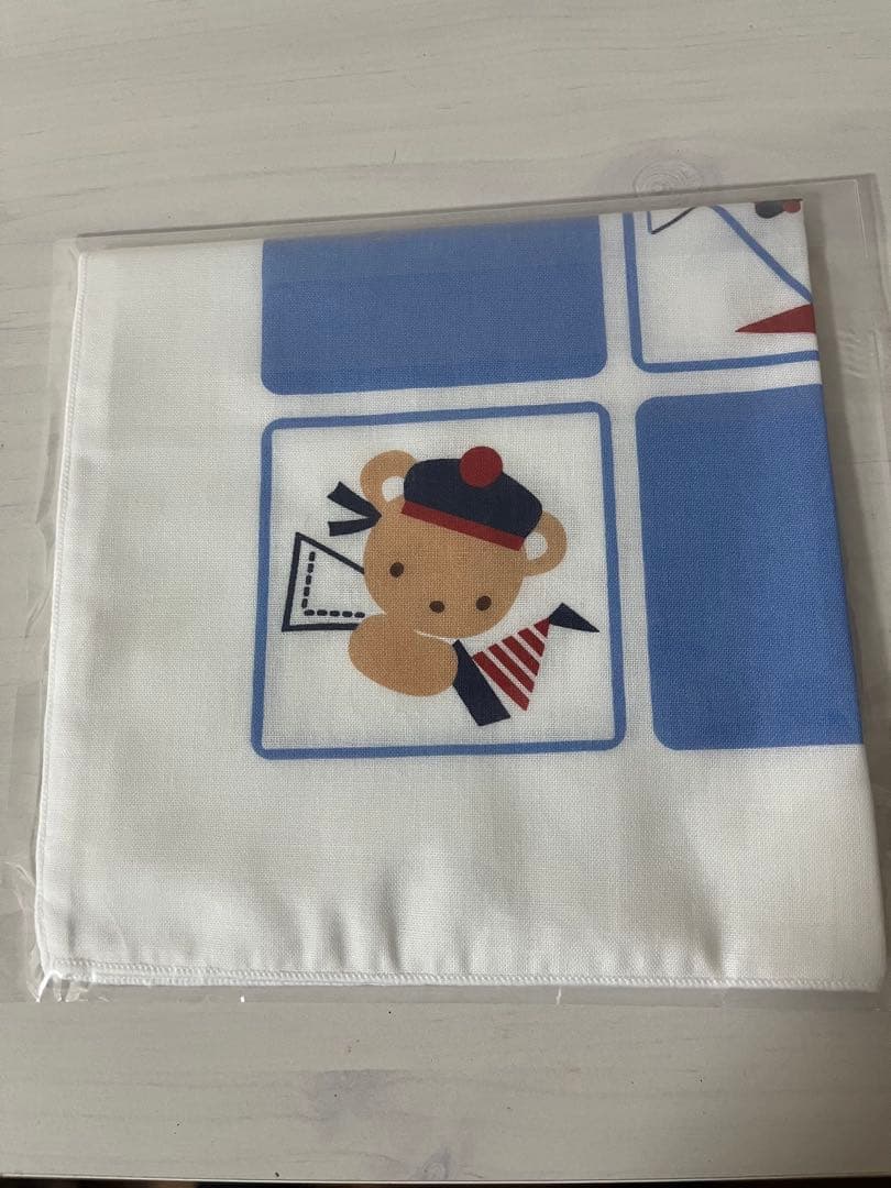 ファミリア 袖付きロンパスとガーゼハンカチ2種 ファミリア 袖付き