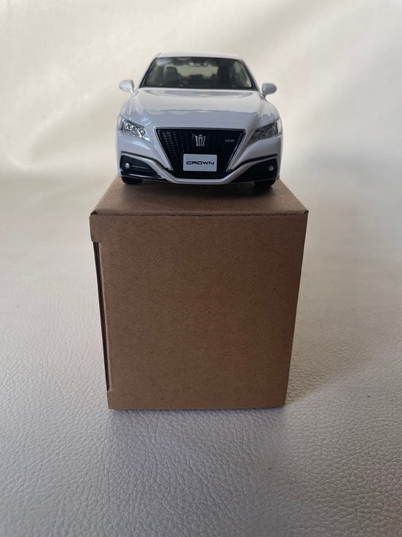 トヨタ クラウン RS Advance ① 090 プレシャスホワイトパール