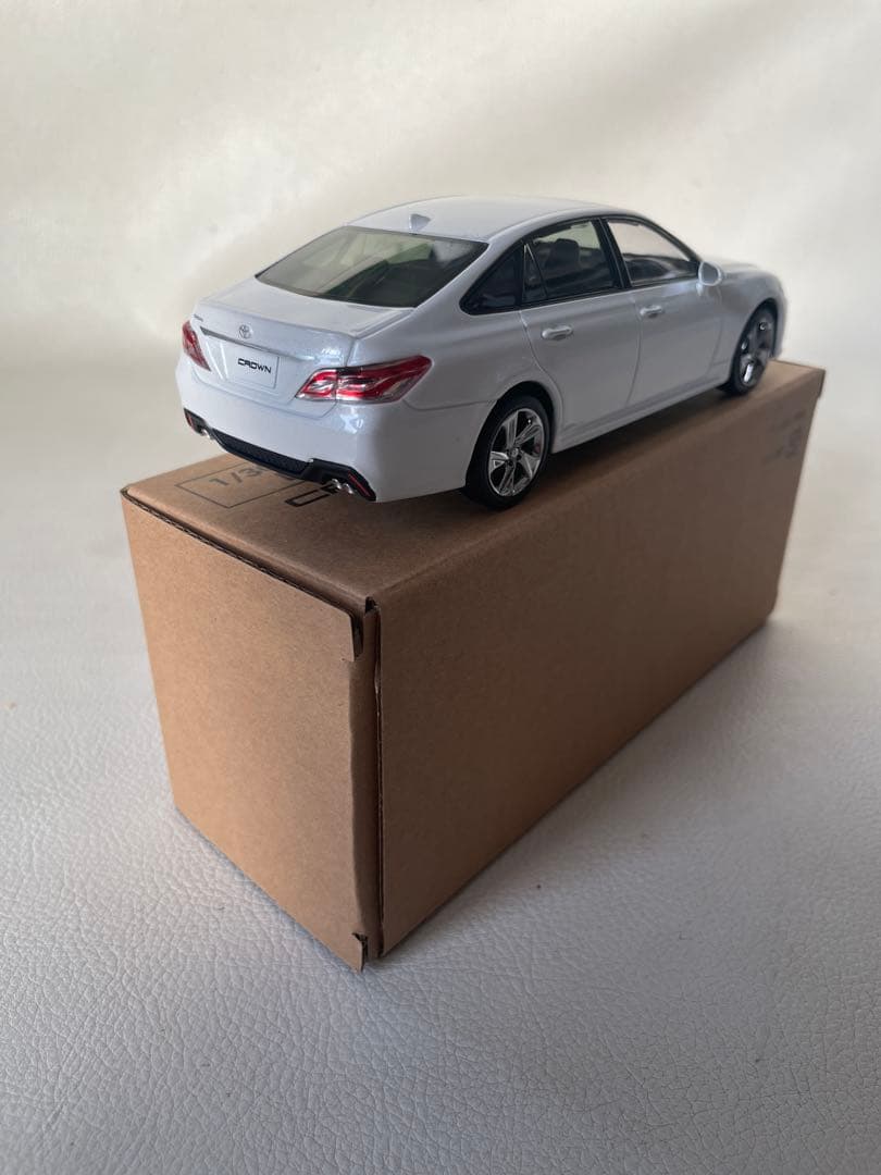 トヨタ クラウン RS Advance ① 090 プレシャスホワイトパール