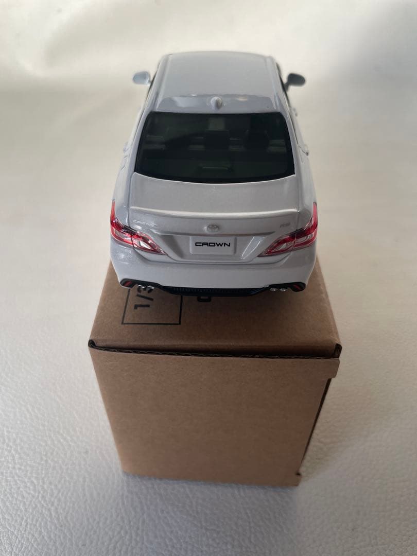 トヨタ クラウン RS Advance ① 090 プレシャスホワイトパール