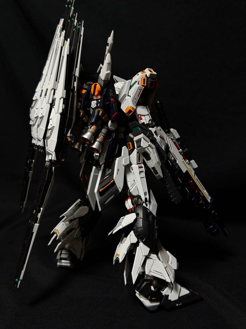 1/100 ニューガンダム 改修塗装済完成品 ガンプラ完成品 νGUNDAM