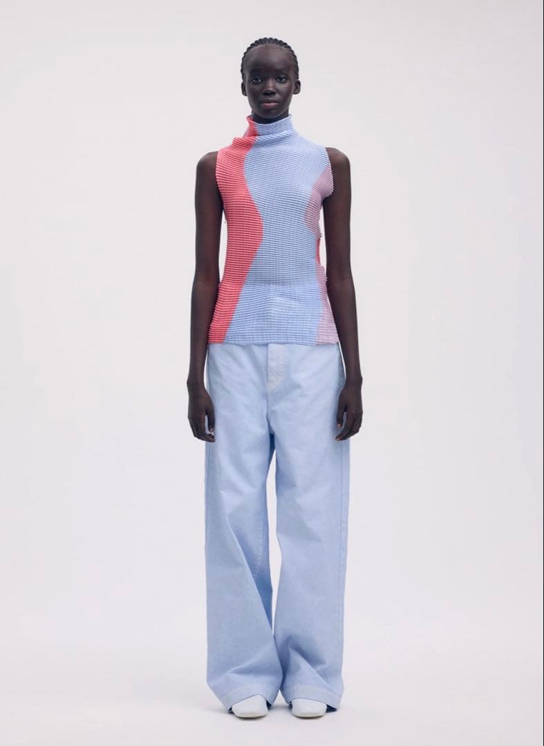 週末価格ISSEYMIYAKE イッセイミヤケ ABSTRACT 新品同様 白黒