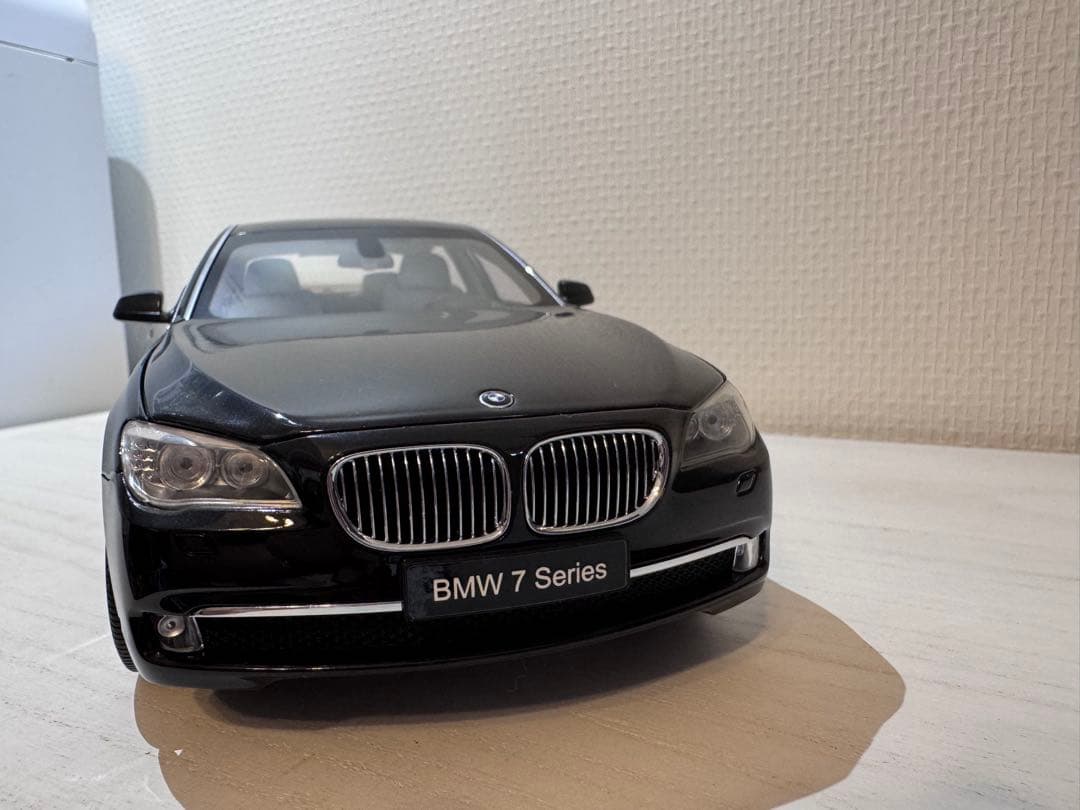 ミニカー KYOSHO BMW 750Li (F02) 1:18