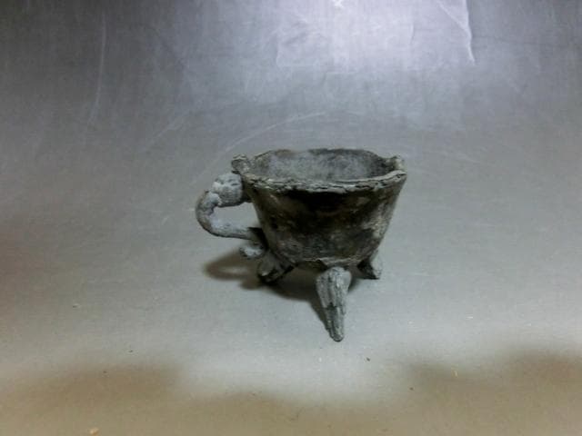 酒器■立ち盃 三つ足 発掘品 古金属 青銅 祭祀品 副葬品 猪口 時代物 骨董■