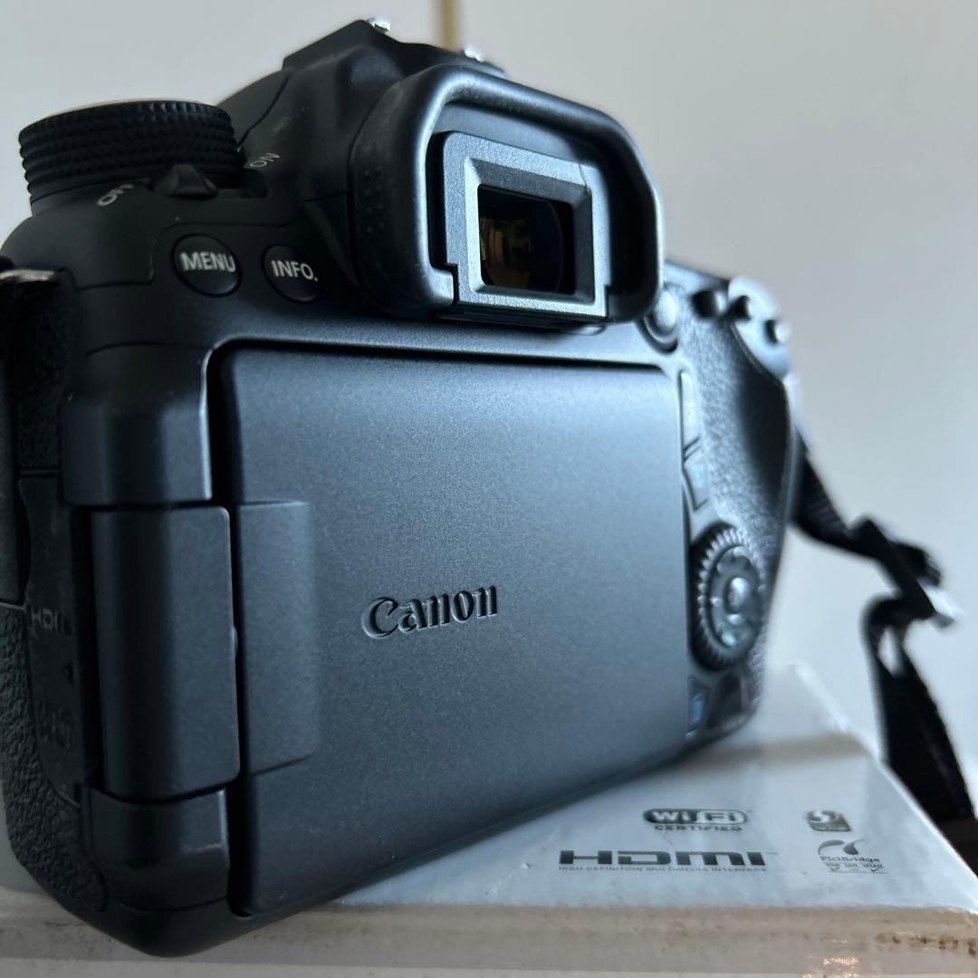 最終値引き｝【美品】Canon EOS 70D 18-135レンズキット美品