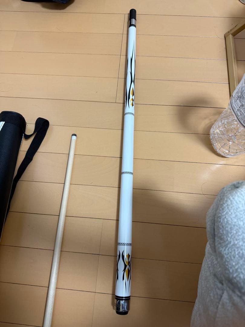 ビリヤードキュー ホワイト/ブラック ケース付き