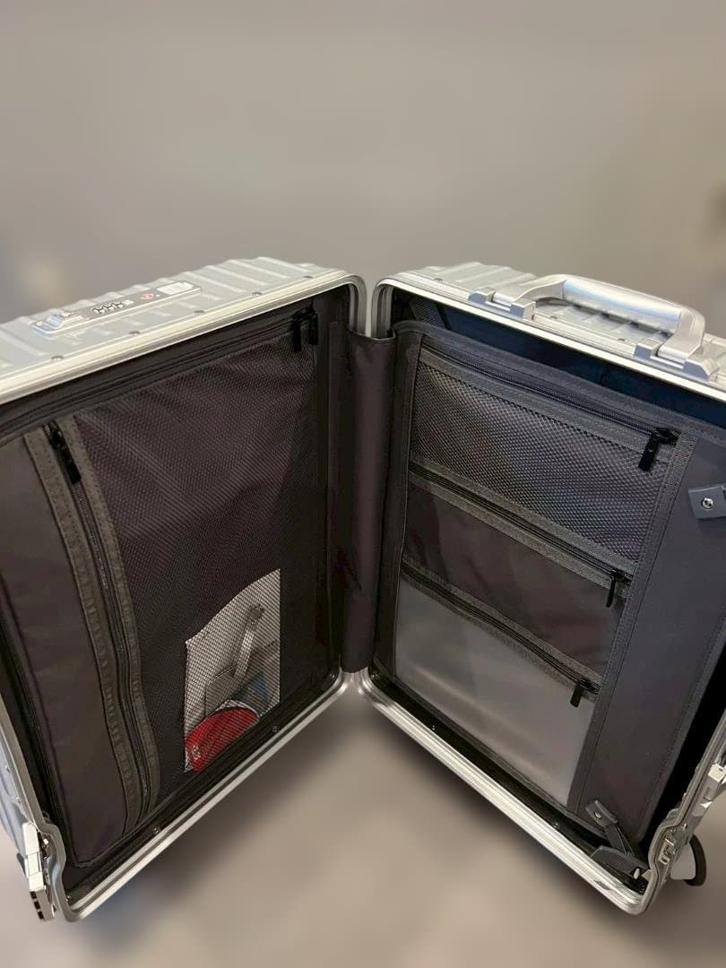 リベティ多機能キャリーケース【エナメルシルバーS】B7 TSAロック 静音