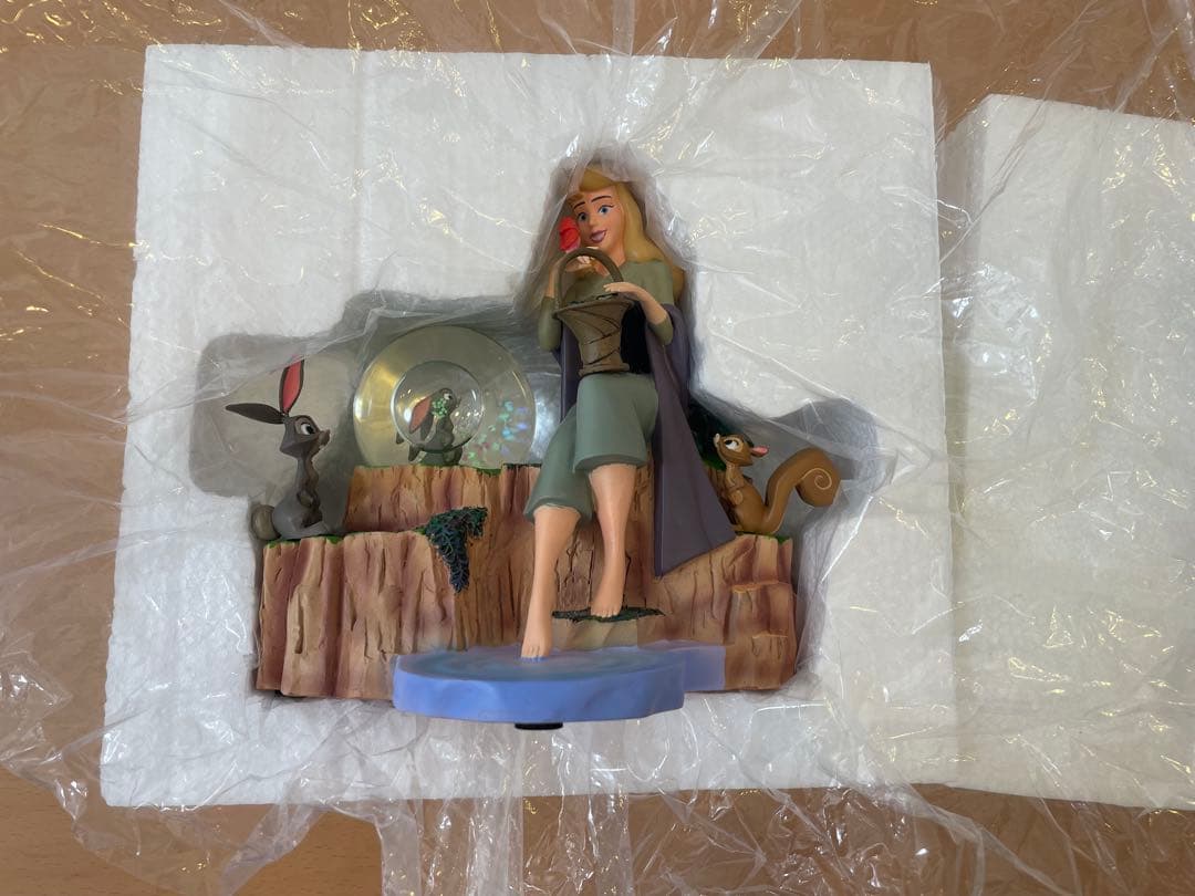 【数量限定】DisneyStore ブライアローズ スノーグローブ