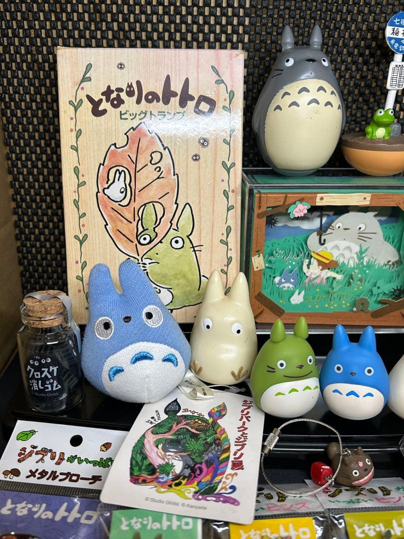 ジブリ　スタジオジブリ　となりのトトロ　おきあがりこぼし　ピンバッジ　ぬいぐるみ