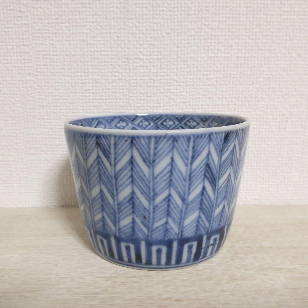 お値下げしました、古伊万里 染付 矢羽根 見込五弁花 そば猪口