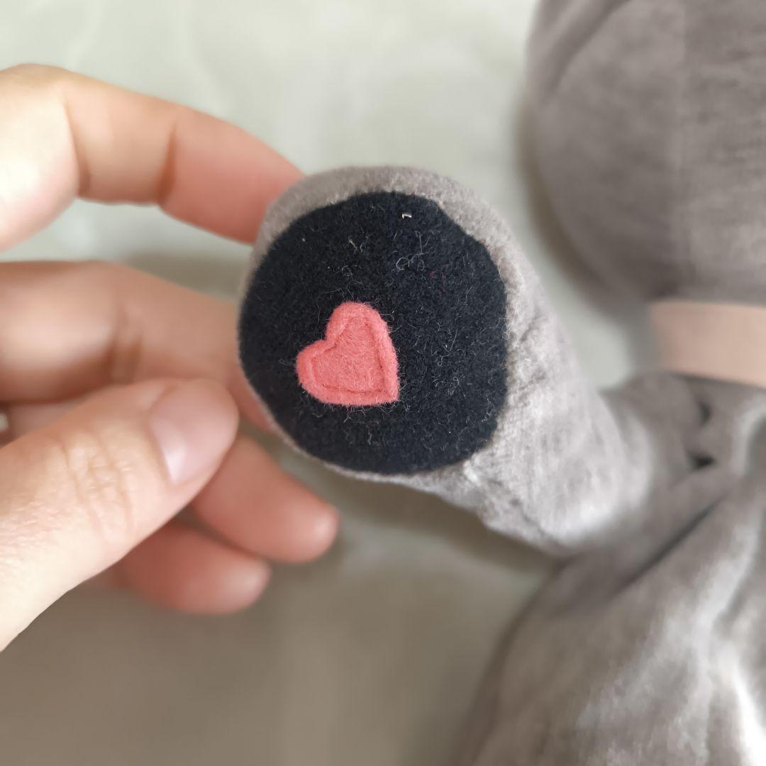 レア　ぬいぐるみ　モンスイユ　猫　ねこ　グレー　シャム猫　手にハートのワッペン